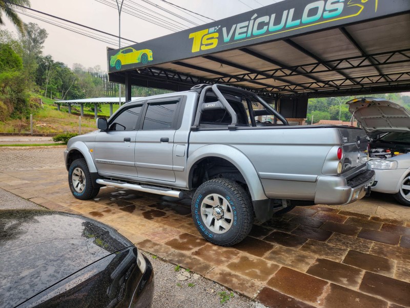 MITSUBISHI L200 2.5 SPORT HPE 4X4 CD 8V TURBO INTERCOOLER 2006/2006 TS VEÍCULOS ANTA GORDA / Carros no Vale