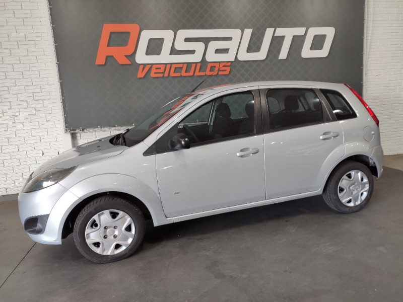 FORD FIESTA SE 1.0 2014/2014 ROSAUTO VEÍCULOS VENÂNCIO AIRES / Carros no Vale