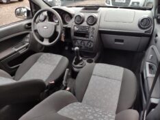 FORD FIESTA SE 1.0 2014/2014 ROSAUTO VEÍCULOS VENÂNCIO AIRES / Carros no Vale