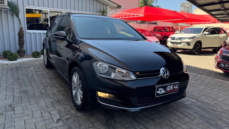 VOLKSWAGEN GOLF 1.4 HIGHLINE TSI /2014 IDEAL VEÍCULOS LAJEADO / Carros no Vale