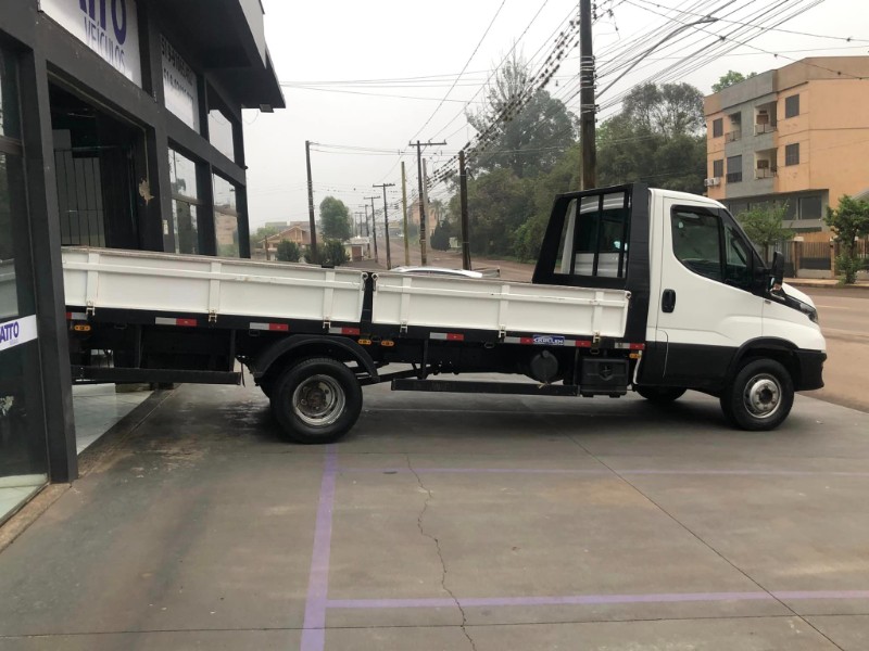 IVECO CAMINHÕES IVECO DAILY 70C17 HD CS 2022/2022 CATTO VEÍCULOS ARROIO DO MEIO / Carros no Vale