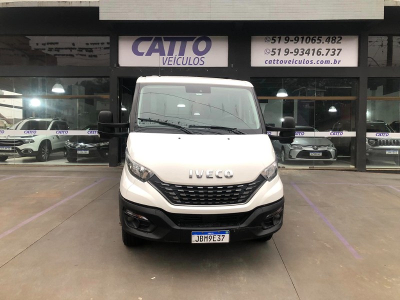 IVECO CAMINHÕES IVECO DAILY 70C17 HD CS 2022/2022 CATTO VEÍCULOS ARROIO DO MEIO / Carros no Vale