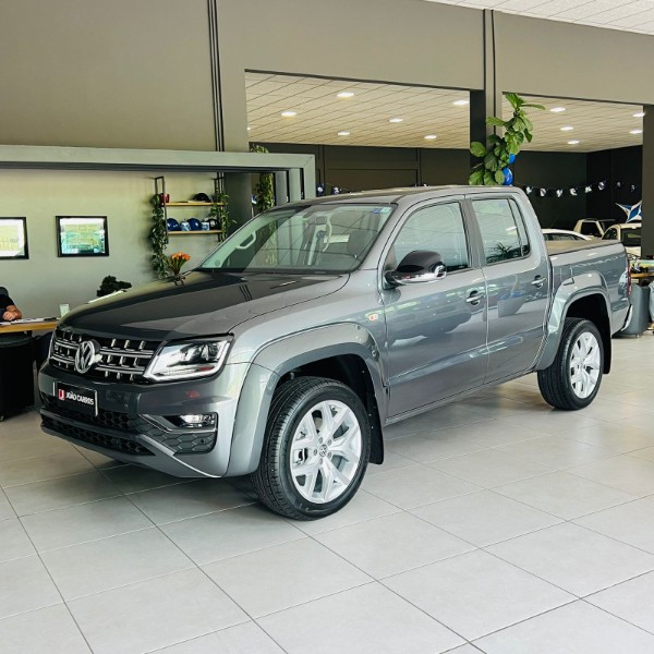 VOLKSWAGEN AMAROK HIGHLINE 3.0 V6 2023/2023 JOÃO CARROS MULTIMARCAS GUAPORÉ / Carros no Vale