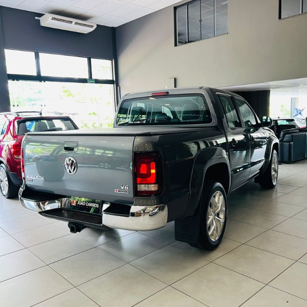 VOLKSWAGEN AMAROK HIGHLINE 3.0 V6 2023/2023 JOÃO CARROS MULTIMARCAS GUAPORÉ / Carros no Vale