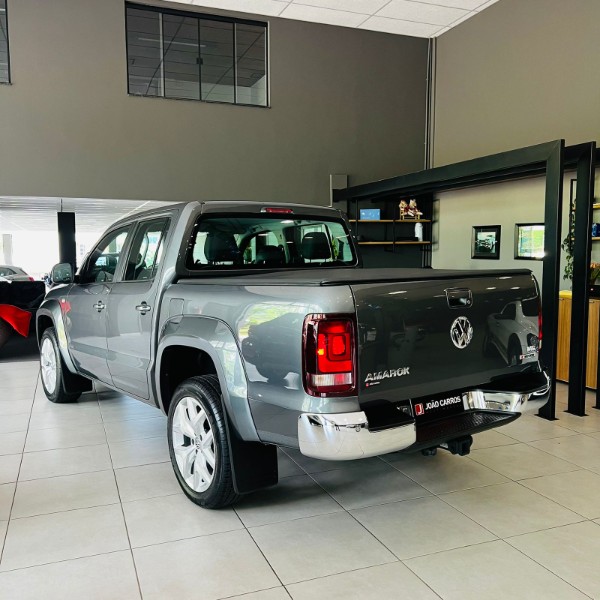 VOLKSWAGEN AMAROK HIGHLINE 3.0 V6 2023/2023 JOÃO CARROS MULTIMARCAS GUAPORÉ / Carros no Vale