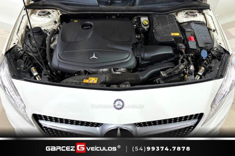 MERCEDES-BENZ A 250 2.0 SPORT TURBO AUTOMATIZADO 2014/2015 GARCEZ VEÍCULOS BENTO GONÇALVES / Carros no Vale