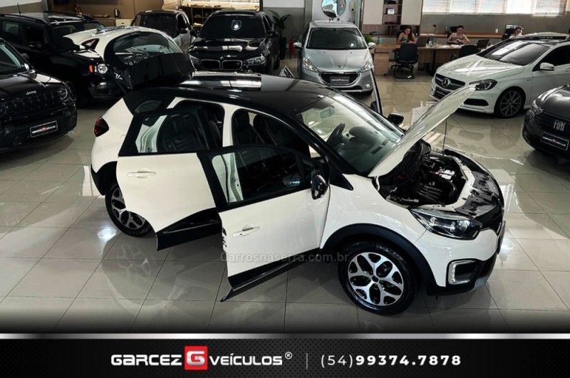 RENAULT CAPTUR 1.6 16V SCE ZEN 2017/2018 GARCEZ VEÍCULOS BENTO GONÇALVES / Carros no Vale