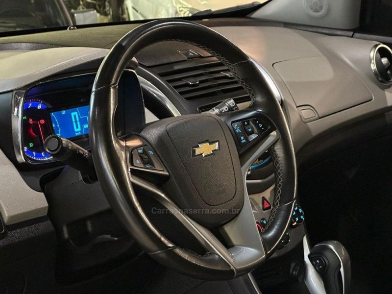 CHEVROLET TRACKER 1.8 MPFI LTZ 4X2 16V 2014/2015 GRIFFCAR MULTIMARCAS DOIS IRMÃOS / Carros no Vale