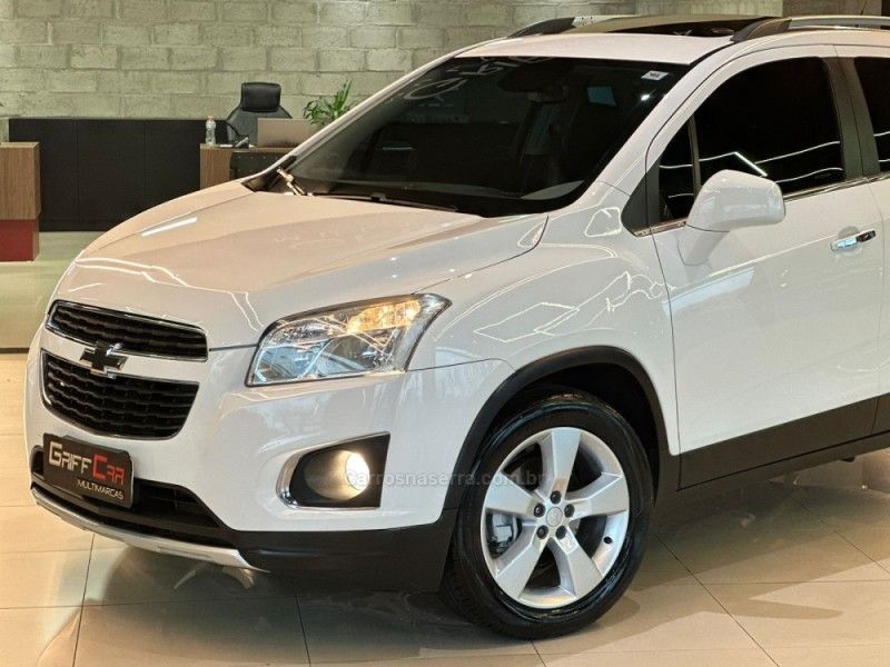 CHEVROLET TRACKER 1.8 MPFI LTZ 4X2 16V 2013/2014 GRIFFCAR MULTIMARCAS DOIS IRMÃOS / Carros no Vale