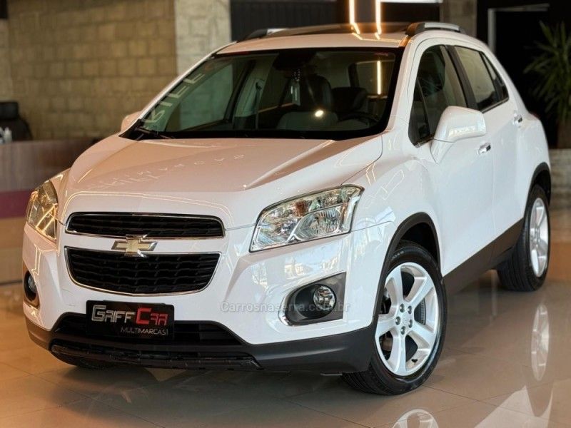 CHEVROLET TRACKER 1.8 MPFI LTZ 4X2 16V 2014/2015 GRIFFCAR MULTIMARCAS DOIS IRMÃOS / Carros no Vale