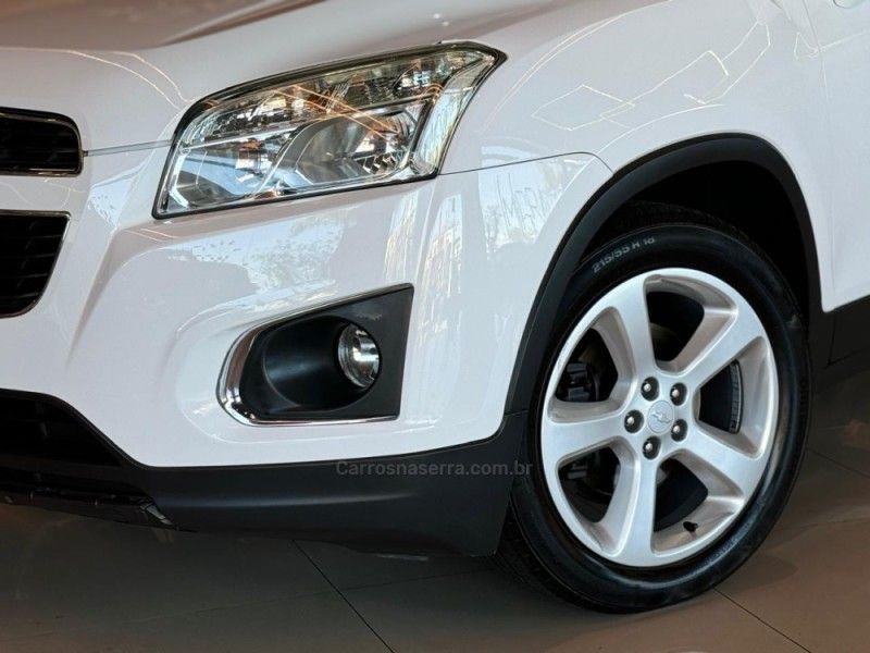 CHEVROLET TRACKER 1.8 MPFI LTZ 4X2 16V 2014/2015 GRIFFCAR MULTIMARCAS DOIS IRMÃOS / Carros no Vale