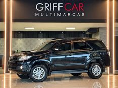 TOYOTA HILUX SW4 3.0 SRV 4X4 16V TURBO INTERCOOLER 2011/2012 GRIFFCAR MULTIMARCAS DOIS IRMÃOS / Carros no Vale