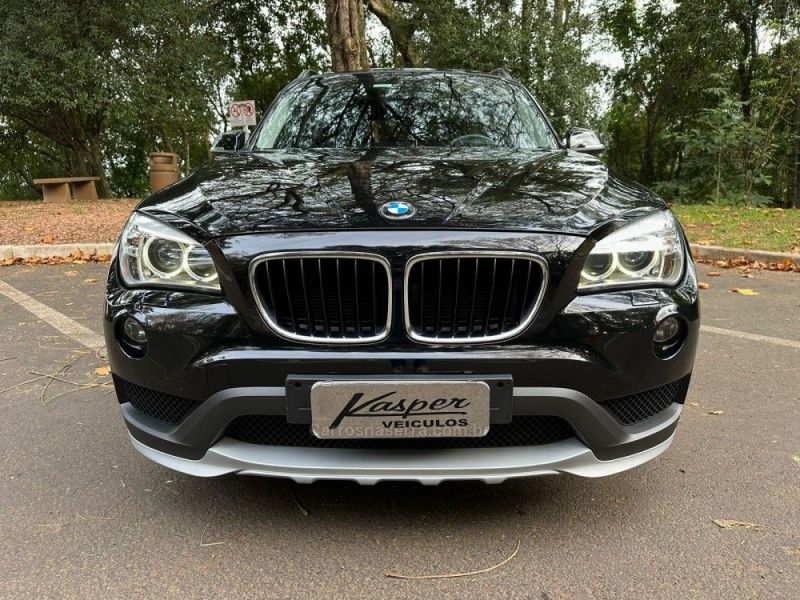 BMW X1 2.0 16V TURBO ACTIVEFLEX SDRIVE20I 2015/2015 KASPER VEÍCULOS DOIS IRMÃOS / Carros no Vale