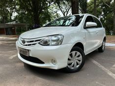 TOYOTA ETIOS 1.5 XS 16V 2016/2017 KASPER VEÍCULOS DOIS IRMÃOS / Carros no Vale