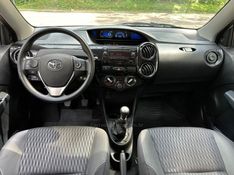 TOYOTA ETIOS 1.5 XS 16V 2016/2017 KASPER VEÍCULOS DOIS IRMÃOS / Carros no Vale