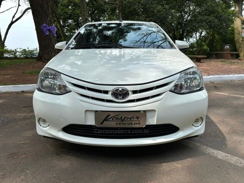 TOYOTA ETIOS 1.5 XS 16V 2016/2017 KASPER VEÍCULOS DOIS IRMÃOS / Carros no Vale