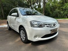 TOYOTA ETIOS 1.5 XS 16V 2016/2017 KASPER VEÍCULOS DOIS IRMÃOS / Carros no Vale