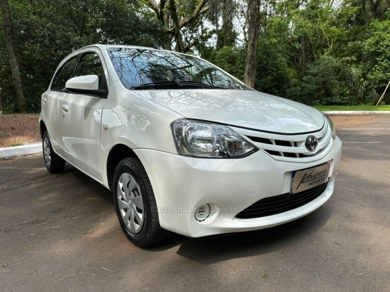 TOYOTA ETIOS 1.5 XS 16V 2016/2017 KASPER VEÍCULOS DOIS IRMÃOS / Carros no Vale