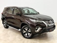 TOYOTA HILUX SW4 2.8 SRX 4X4 DIAMOND 16V TURBO 7 LUGARES 2019/2019 FOCAR VEÍCULOS CAXIAS DO SUL / Carros no Vale