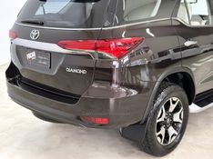 TOYOTA HILUX SW4 2.8 SRX 4X4 DIAMOND 16V TURBO 7 LUGARES 2019/2019 FOCAR VEÍCULOS CAXIAS DO SUL / Carros no Vale