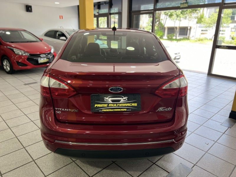 FORD FIESTA 1.6 TITANIUM SEDAN 16V 2015/2015 PRIME MULTIMARCAS CAXIAS DO SUL / Carros no Vale