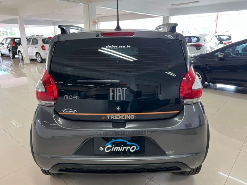 FIAT MOBI 1.0 TREKKING 8V 2023/2024 CIMIRRO AUTOMÓVEIS TAQUARA / Carros no Vale