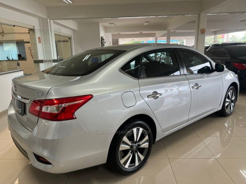 NISSAN SENTRA 2.0 SV 16V 2017/2017 CIMIRRO AUTOMÓVEIS TAQUARA / Carros no Vale