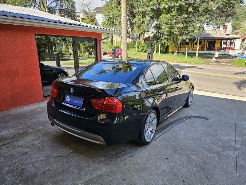 BMW 318I 2.0 SEDAN 16V 2012/2012 LV MULTIMARCAS CAXIAS DO SUL / Carros no Vale