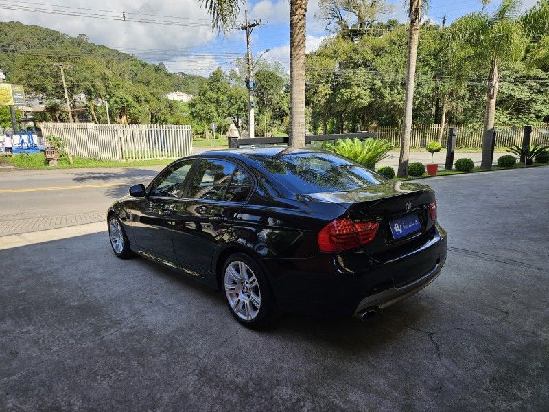 BMW 318I 2.0 SEDAN 16V 2012/2012 LV MULTIMARCAS CAXIAS DO SUL / Carros no Vale