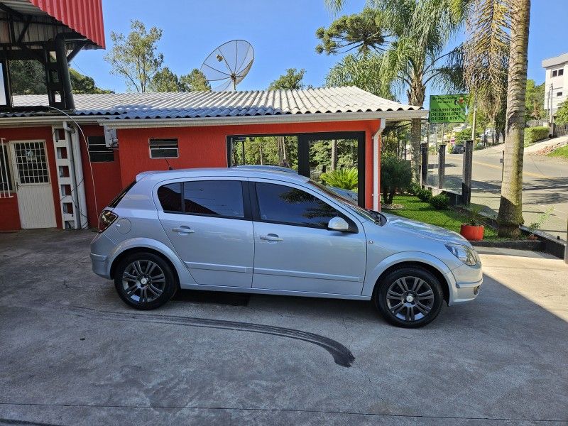 CHEVROLET VECTRA 2.0 MPFI GT HATCH 8V 2008/2008 LV MULTIMARCAS CAXIAS DO SUL / Carros no Vale