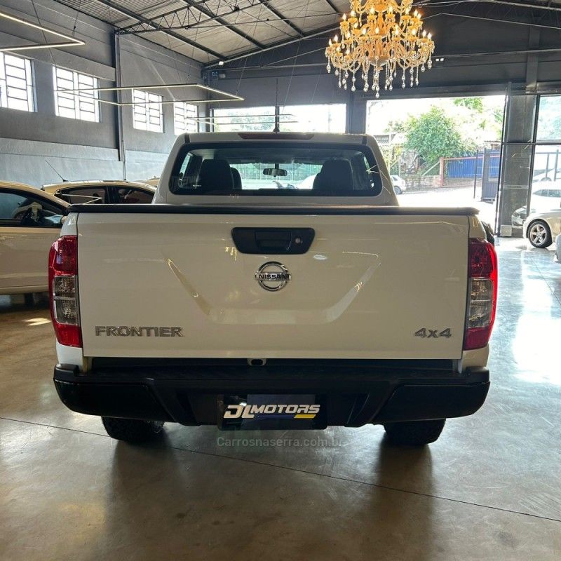 NISSAN FRONTIER 2.3 S 16V 4X4 CD TURBO 2022/2022 DL MOTORS LAJEADO / Carros no Vale