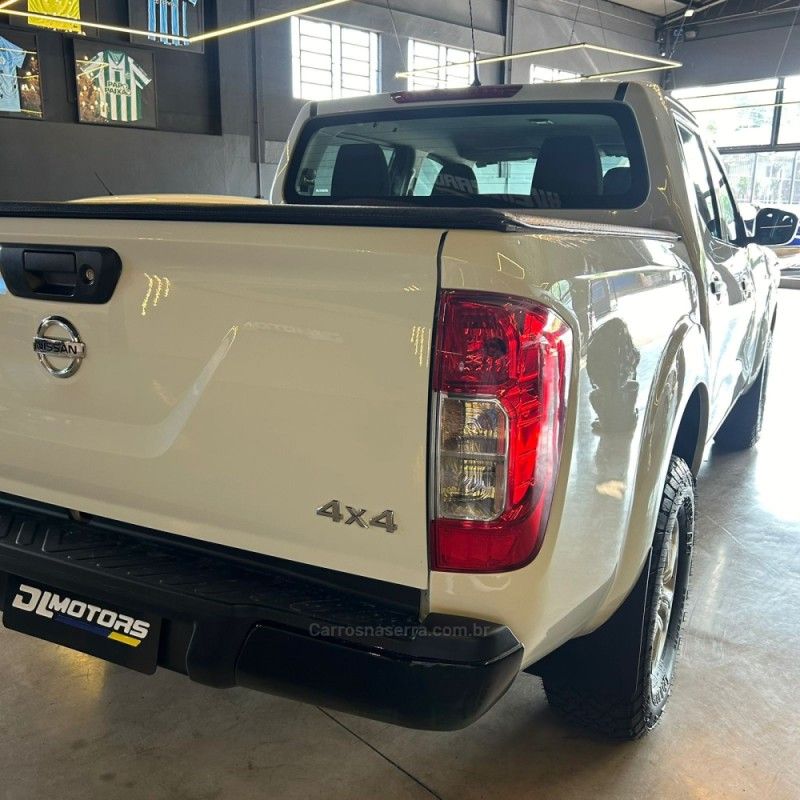 NISSAN FRONTIER 2.3 S 16V 4X4 CD TURBO 2022/2022 DL MOTORS LAJEADO / Carros no Vale