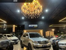 TOYOTA HILUX SW4 2.7 SR 4X2 16V 2015/2015 DL MOTORS LAJEADO / Carros no Vale