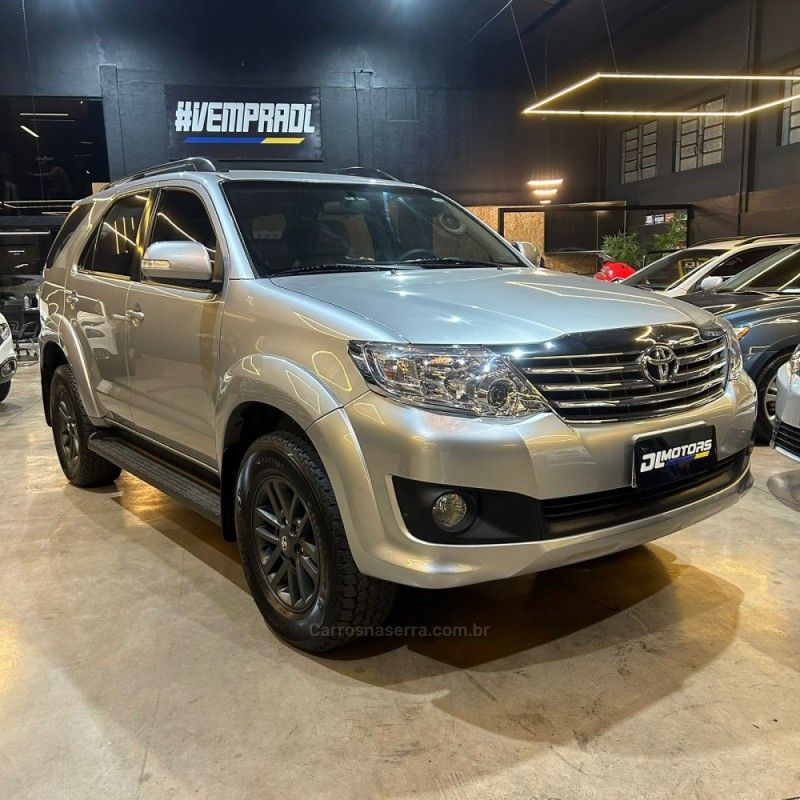 TOYOTA HILUX SW4 2.7 SR 4X2 16V 2015/2015 DL MOTORS LAJEADO / Carros no Vale