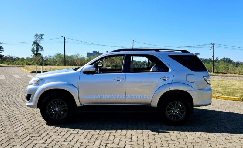 TOYOTA HILUX SW4 2.7 SR 4X2 16V 2015/2015 DL MOTORS LAJEADO / Carros no Vale