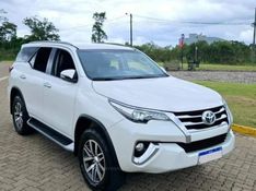 TOYOTA HILUX SW4 4.0 SRX 4X4 7 LUGARES V6 24V 2016/2016 DL MOTORS LAJEADO / Carros no Vale