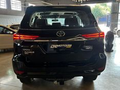 TOYOTA HILUX SW4 4.0 SRX 4X4 7 LUGARES V6 24V 2017/2017 DL MOTORS LAJEADO / Carros no Vale