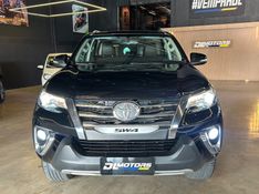 TOYOTA HILUX SW4 4.0 SRX 4X4 7 LUGARES V6 24V 2017/2017 DL MOTORS LAJEADO / Carros no Vale