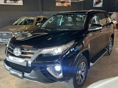 TOYOTA HILUX SW4 4.0 SRX 4X4 7 LUGARES V6 24V 2017/2017 DL MOTORS LAJEADO / Carros no Vale