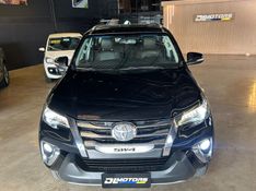 TOYOTA HILUX SW4 4.0 SRX 4X4 7 LUGARES V6 24V 2017/2017 DL MOTORS LAJEADO / Carros no Vale