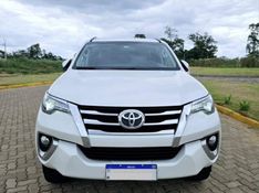 TOYOTA HILUX SW4 4.0 SRX 4X4 7 LUGARES V6 24V 2016/2016 DL MOTORS LAJEADO / Carros no Vale