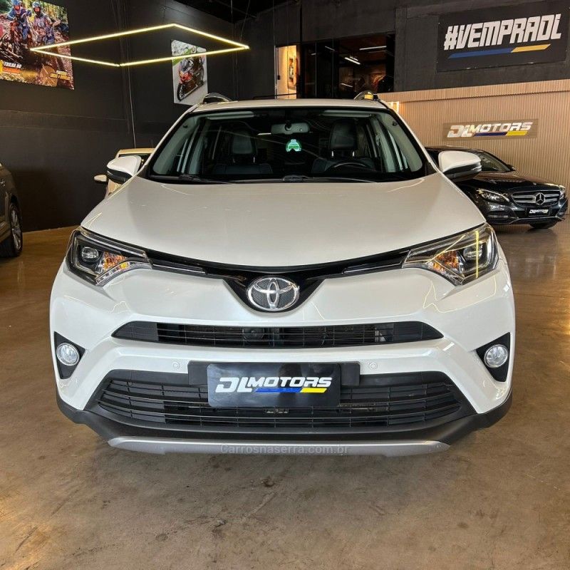 TOYOTA RAV4 2.0 4X2 16V 2018/2018 DL MOTORS LAJEADO / Carros no Vale