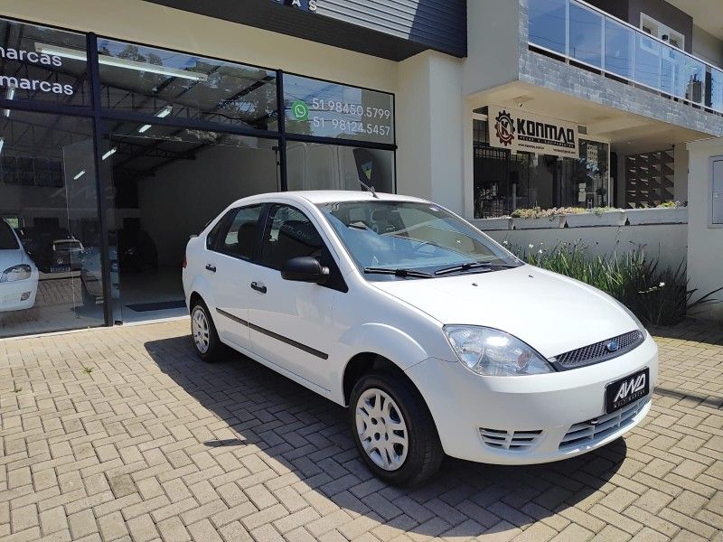 FORD FIESTA 1.0 MPI SEDAN 8V 2006/2006 AWD MULTIMARCAS LAJEADO / Carros no Vale