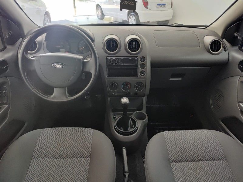 FORD FIESTA 1.0 MPI SEDAN 8V 2006/2006 AWD MULTIMARCAS LAJEADO / Carros no Vale