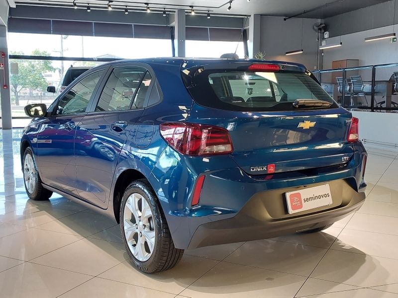 Chevrolet ONIX 1.0 TURBO FLEX LTZ AUTOMÁTICO 2022/2023 BETIOLO NOVOS E SEMINOVOS LAJEADO / Carros no Vale