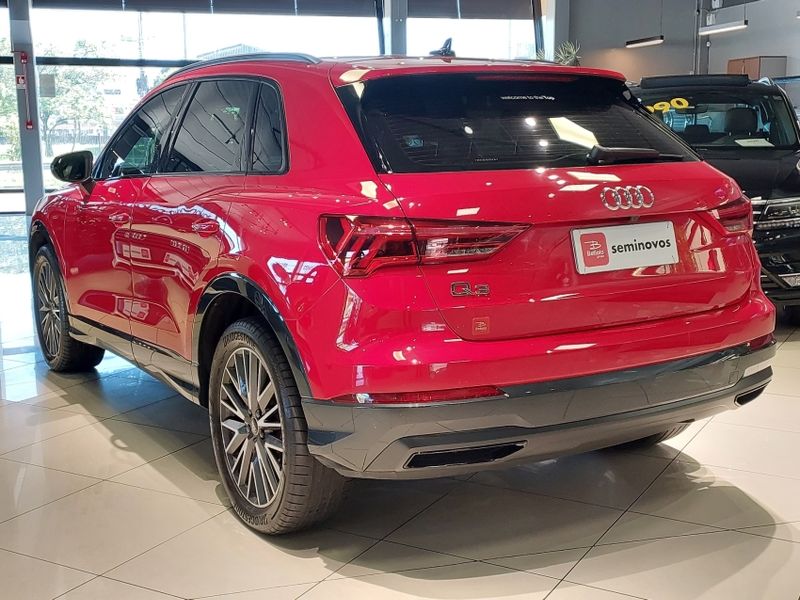 Audi Q3 1.4 35 TFSI GASOLINA BLACK S TRONIC 2021/2021 BETIOLO NOVOS E SEMINOVOS LAJEADO / Carros no Vale