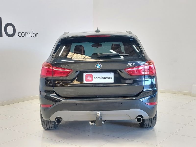 BMW X1 2.0 16V TURBO ACTIVEFLEX SDRIVE20I 4P AUTOMÁTICO 2016/2017 BETIOLO NOVOS E SEMINOVOS LAJEADO / Carros no Vale