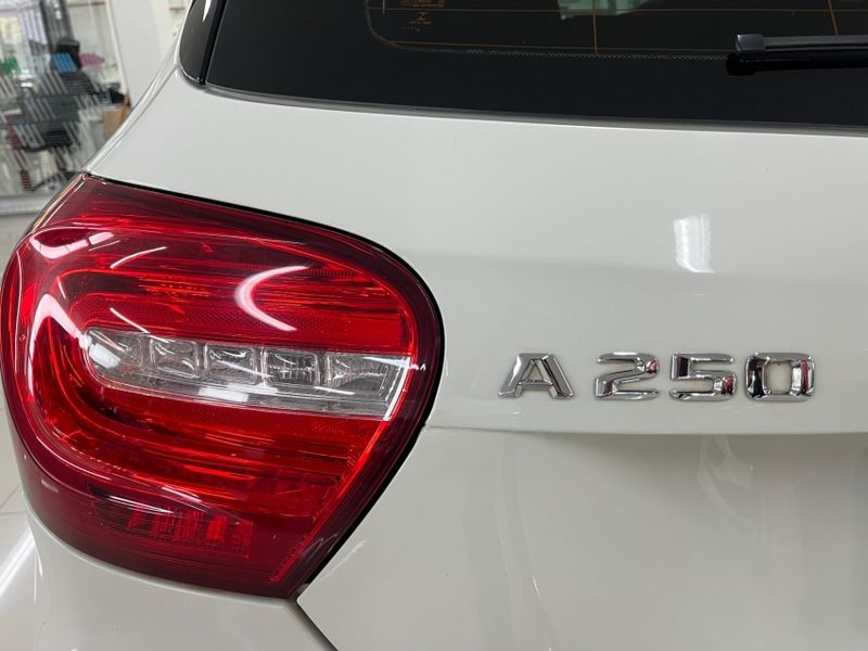 Mercedes-Benz A 250 2.0 SPORT TURBO GASOLINA 4P AUTOMATIZADO 2015/2015 BETIOLO NOVOS E SEMINOVOS LAJEADO / Carros no Vale