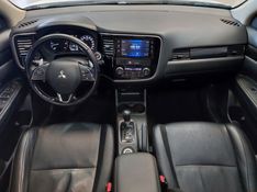 Mitsubishi OUTLANDER 2.2 4X4 16V DIESEL 4P AUTOMÁTICO 2015/2016 BETIOLO NOVOS E SEMINOVOS LAJEADO / Carros no Vale