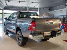 Toyota HILUX 2.7 VVT-i FLEX CD SRV 4X4 AUTOMÁTICO 2021/2021 BETIOLO NOVOS E SEMINOVOS LAJEADO / Carros no Vale